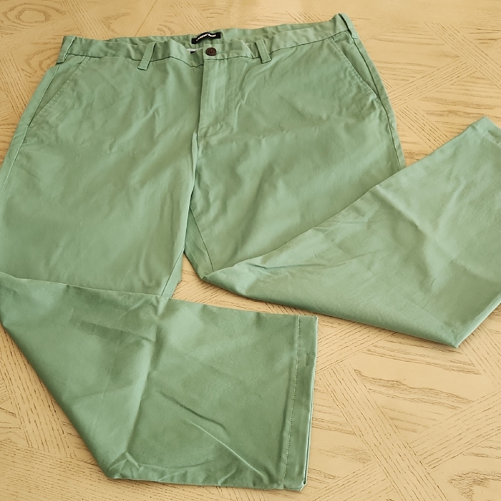 Lands' End Men's Light Green☘️ Traditional Fit Flat Front Chinos  Men's Size 40